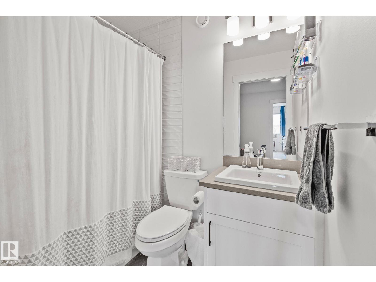 21027 130 AV NW, Edmonton