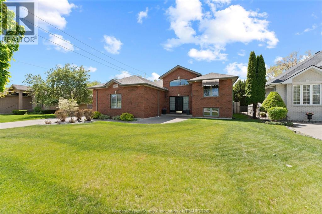 9597 MANITOU CRESCENT, Windsor, Ontario, N8P1H8 — Photo 3