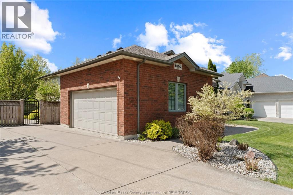 9597 MANITOU CRESCENT, Windsor, Ontario, N8P1H8 — Photo 21