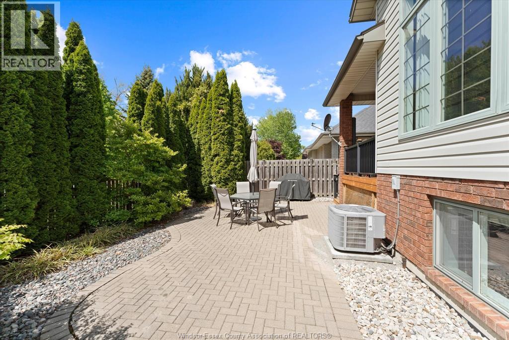 9597 MANITOU CRESCENT, Windsor, Ontario, N8P1H8 — Photo 5