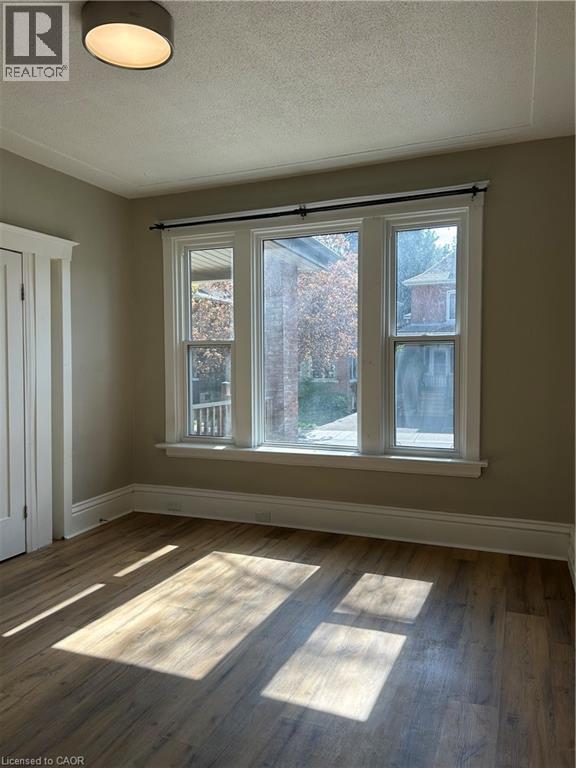 62 BARNESDALE Avenue S, Hamilton, Ontario, L8M2V4 — Photo 2