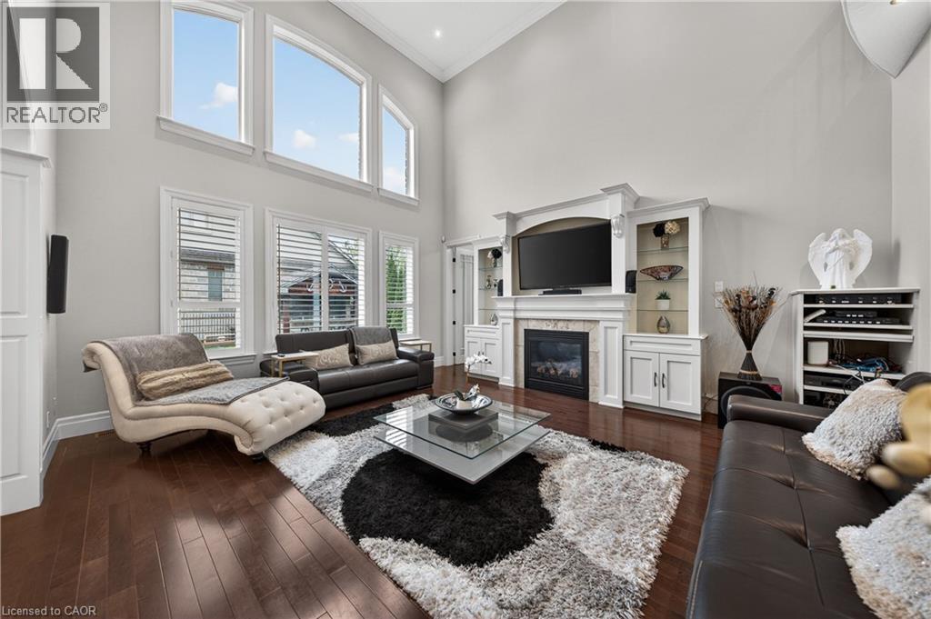 245 JOSEPH SCHOERG Crescent - 10
