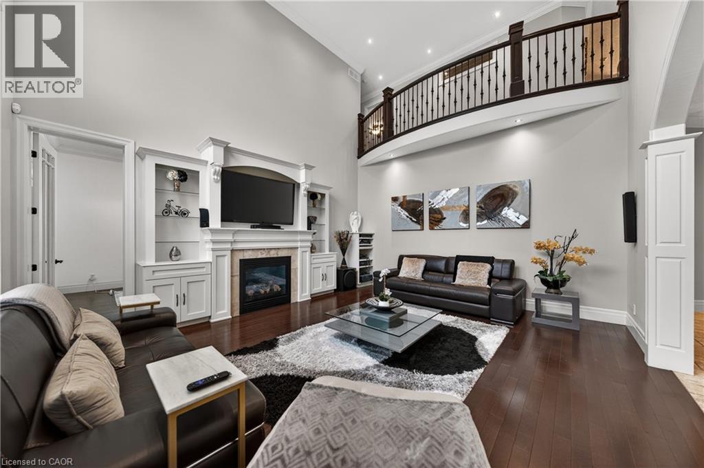 245 JOSEPH SCHOERG Crescent - 11