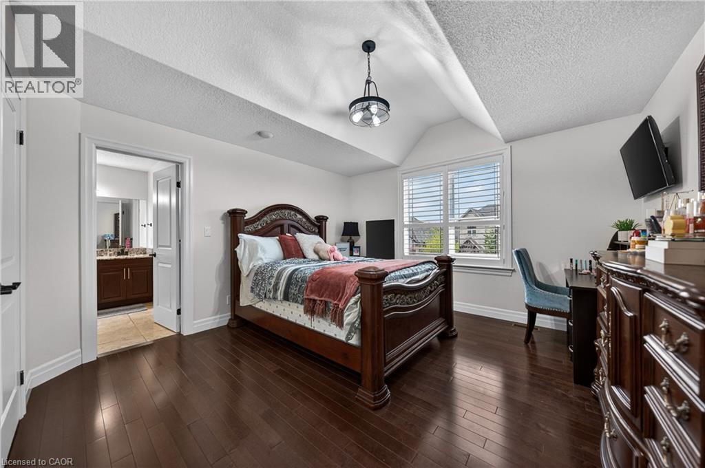 245 JOSEPH SCHOERG Crescent - 34