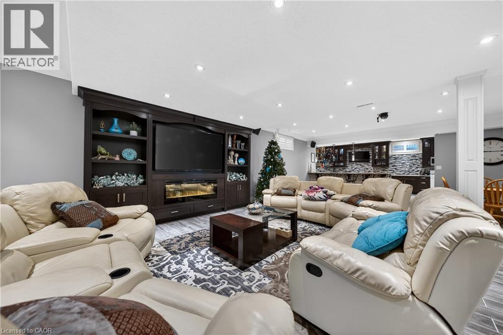 245 JOSEPH SCHOERG Crescent - 41