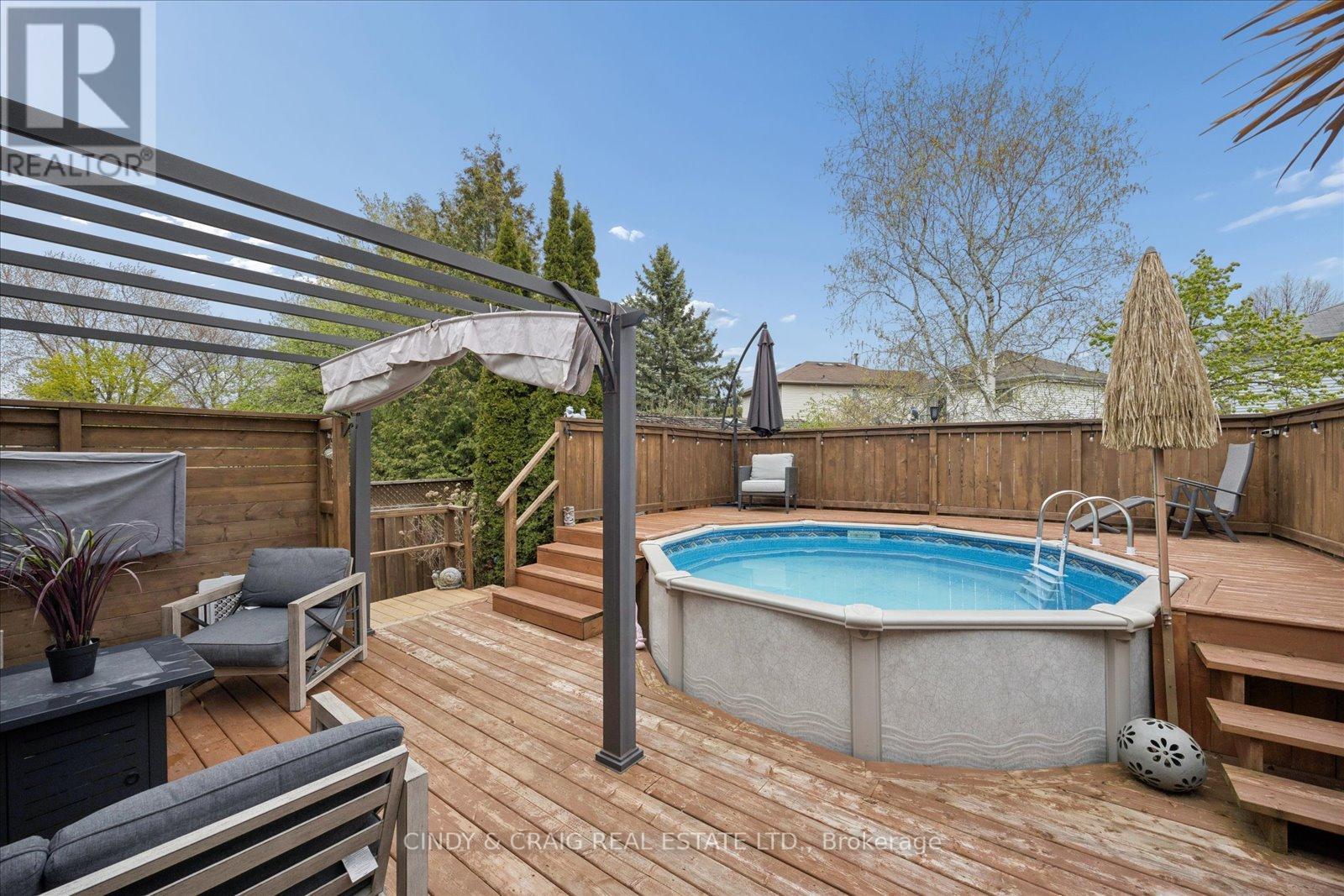 31 HILLHURST CRESCENT - 18