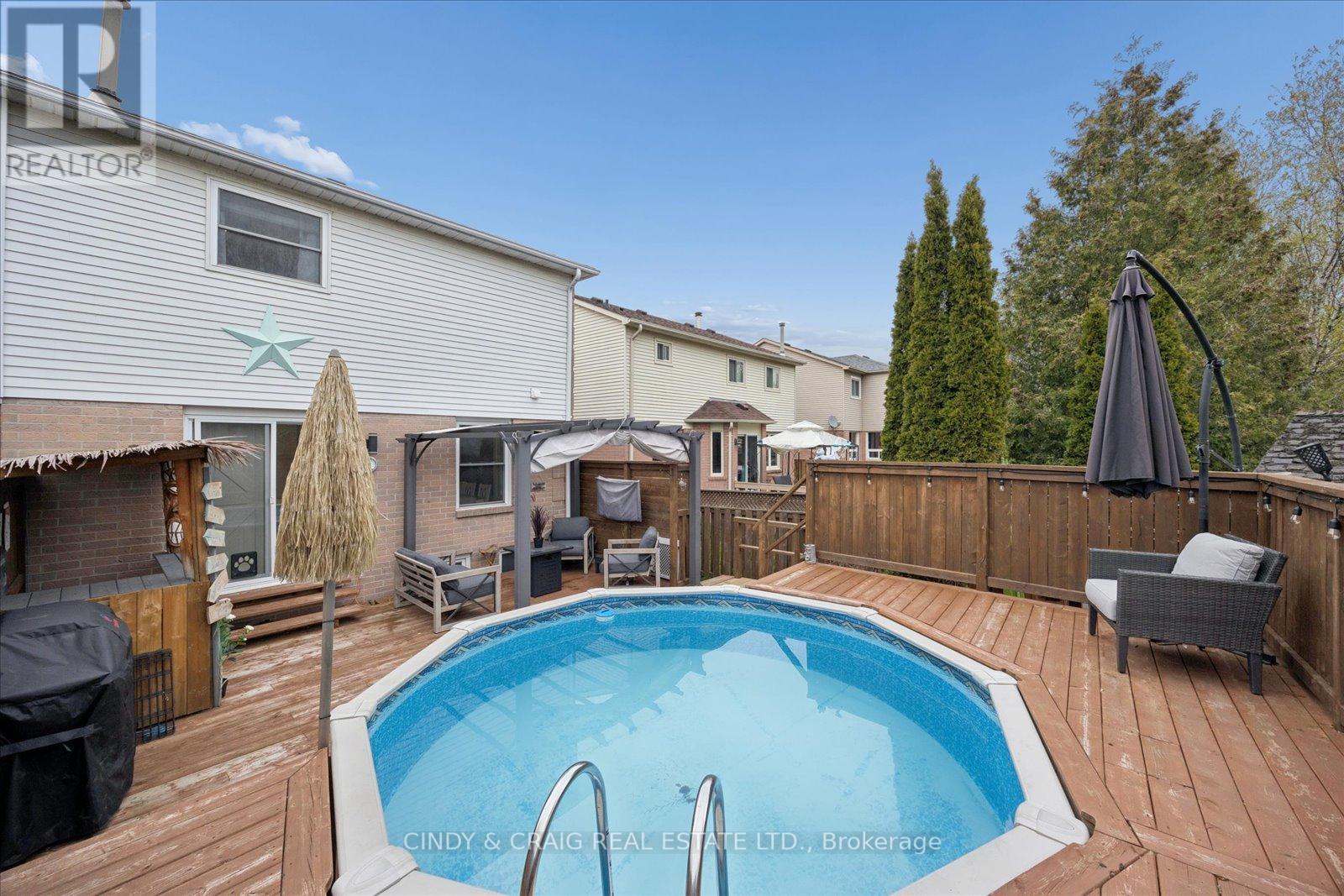 31 HILLHURST CRESCENT - 20