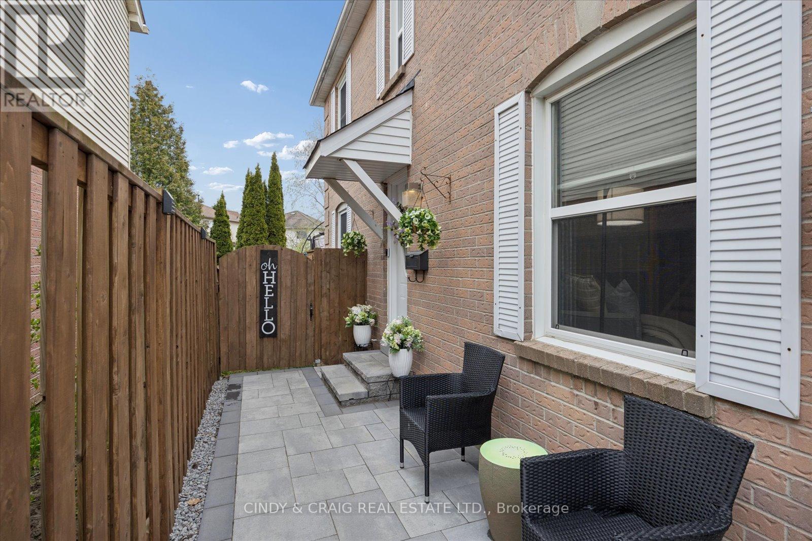 31 HILLHURST CRESCENT - 19