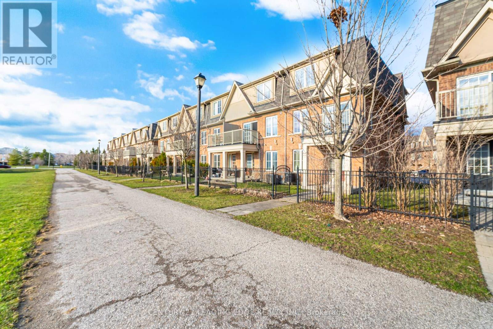 #14 28 BURTONBURY LANE - 41