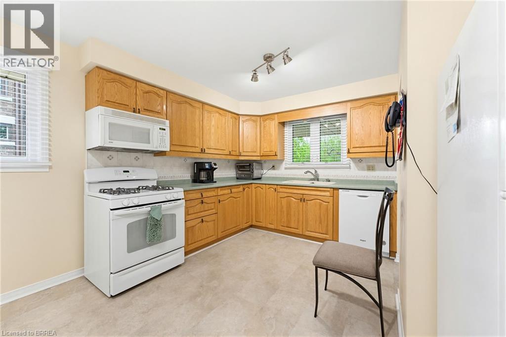 28 RIDGEWOOD Drive - 8