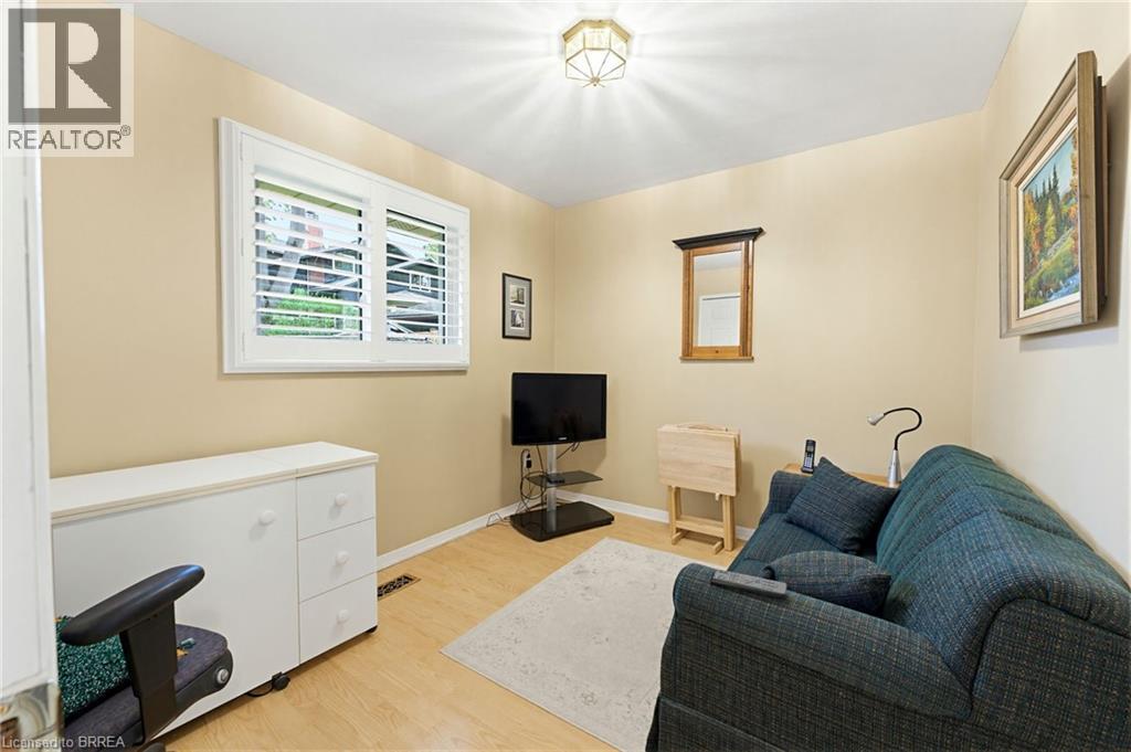 28 RIDGEWOOD Drive, Brantford, Ontario, N3R1A3 — Photo 8