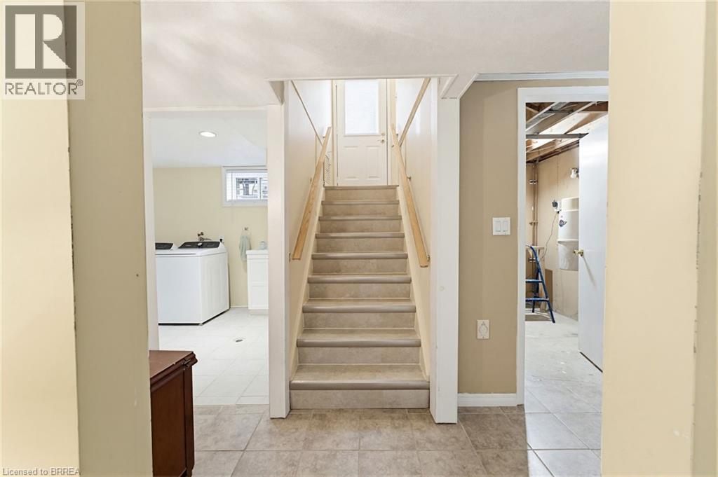28 RIDGEWOOD Drive, Brantford, Ontario, N3R1A3 — Photo 12