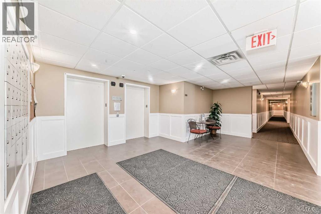 #206 1005B Westmount Drive - 36