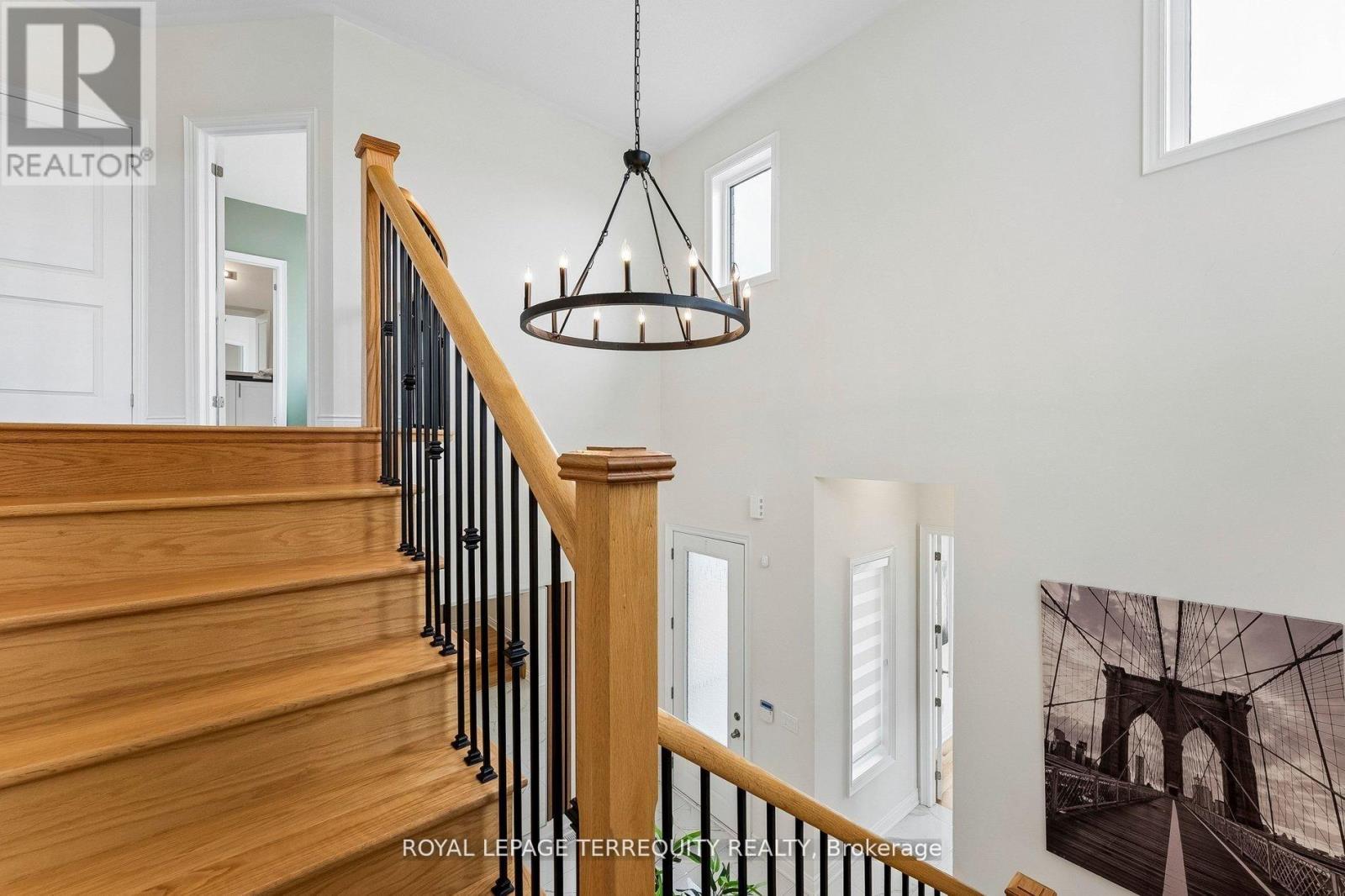 7 BALLANVIEW COURT - 24
