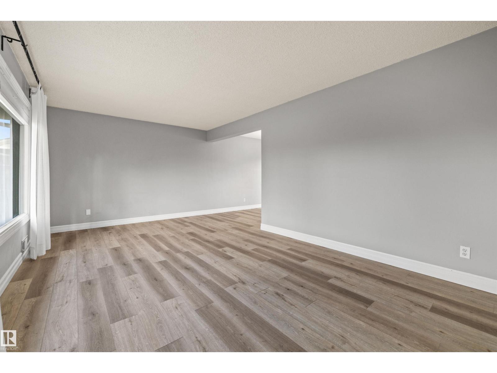 7927 71 AV NW - 13