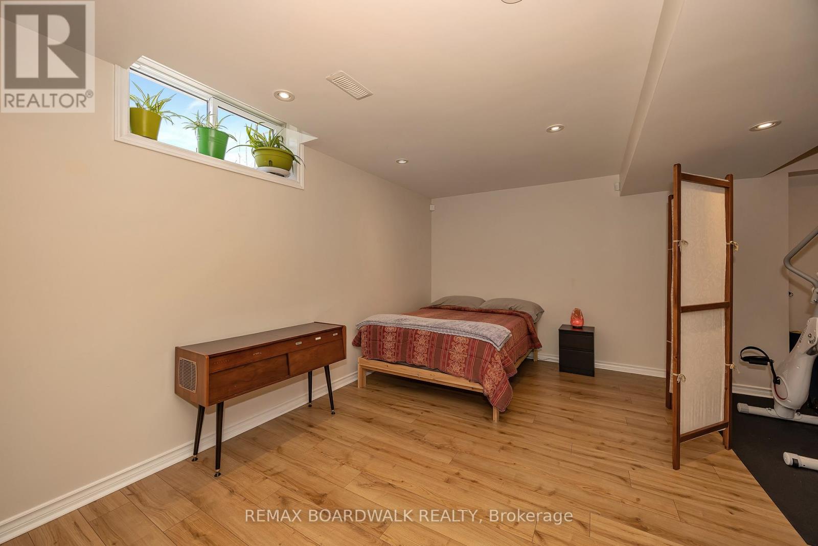 102 MOSSWOOD COURT - 38