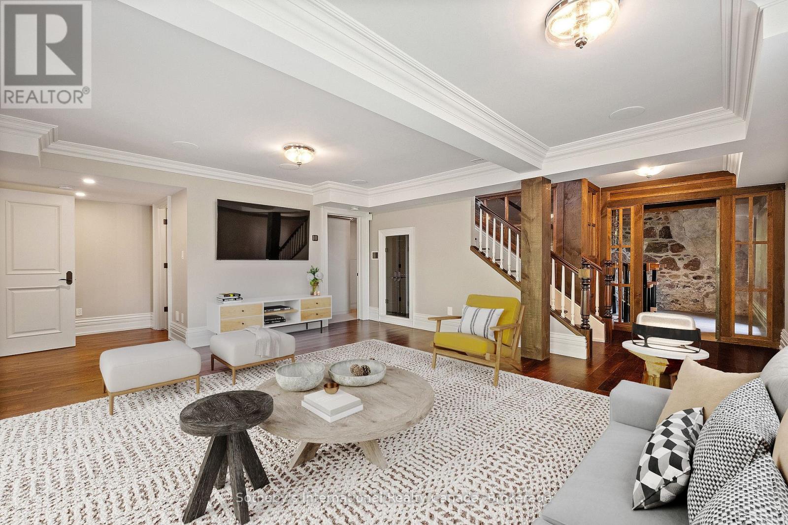 24 BARKER STREET - 32