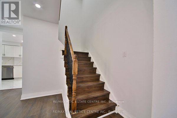 20 MOZART CRESCENT - 24
