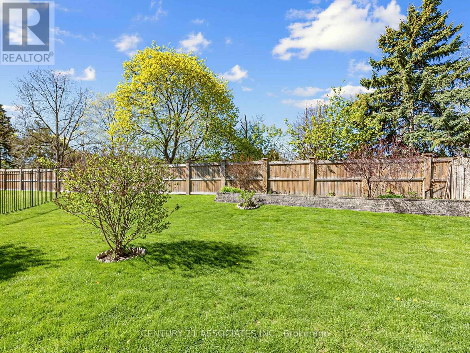 1478 ESTES CRESCENT - 24