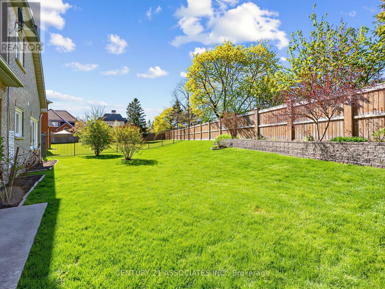 1478 ESTES CRESCENT - 25