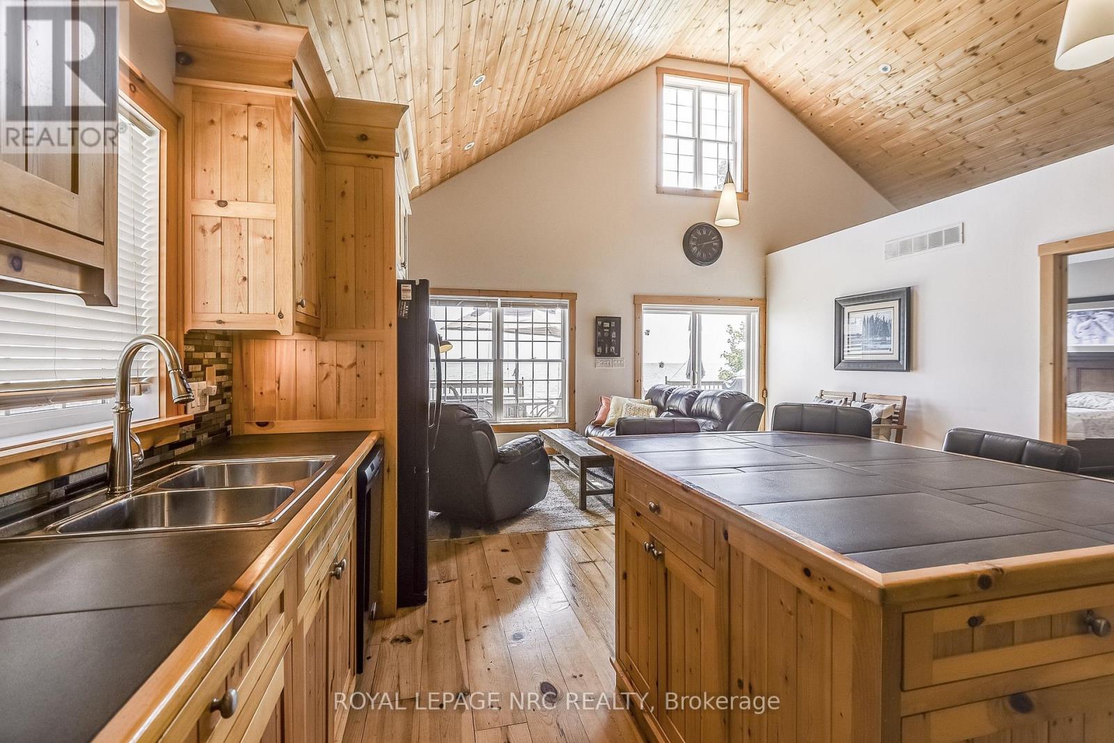 10849 LAKESHORE ROAD W - 10