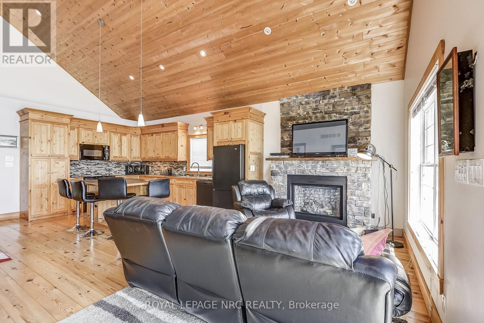10849 LAKESHORE ROAD W - 14