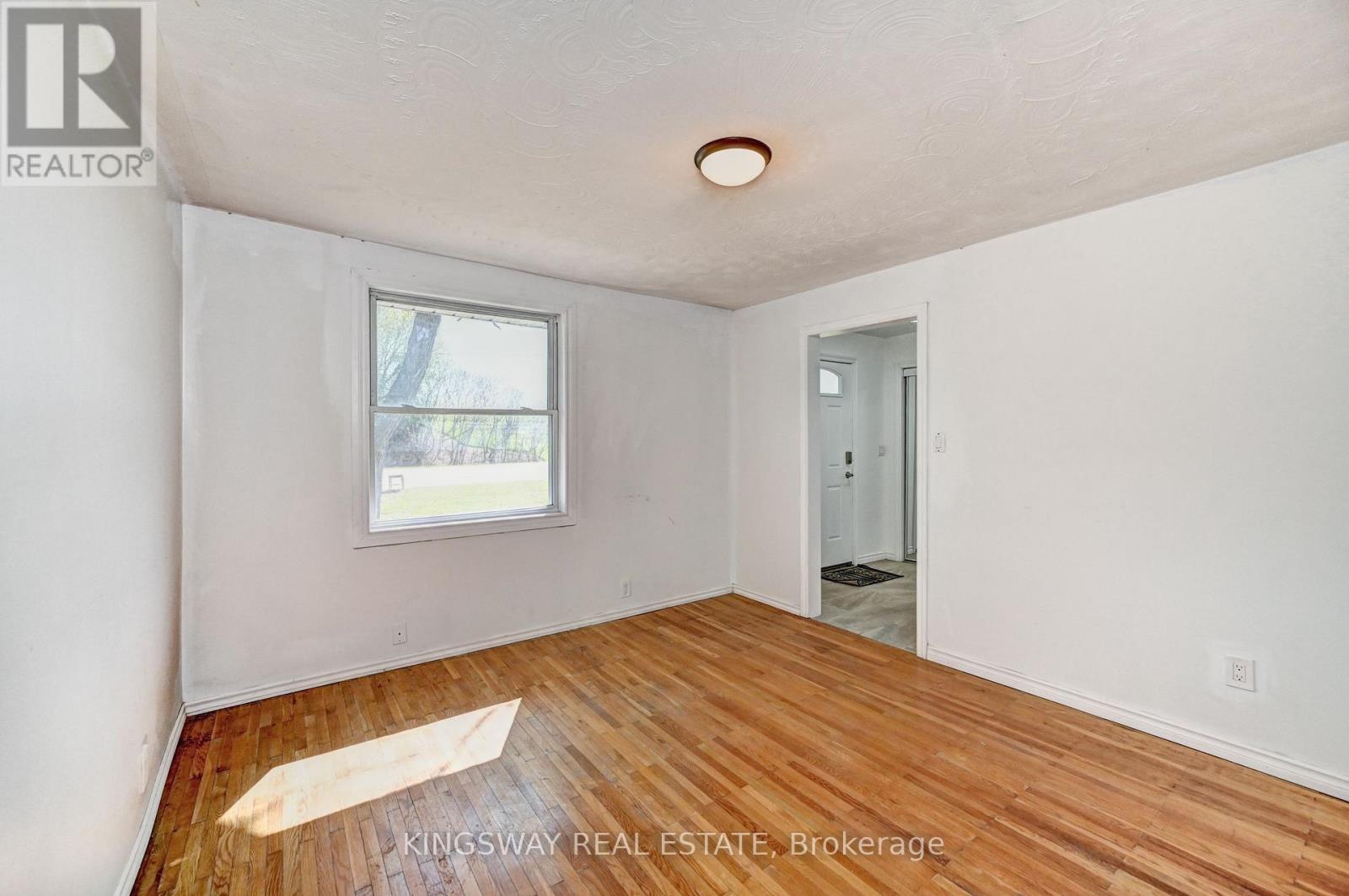 2340 FOUNTAIN STREET N - 18