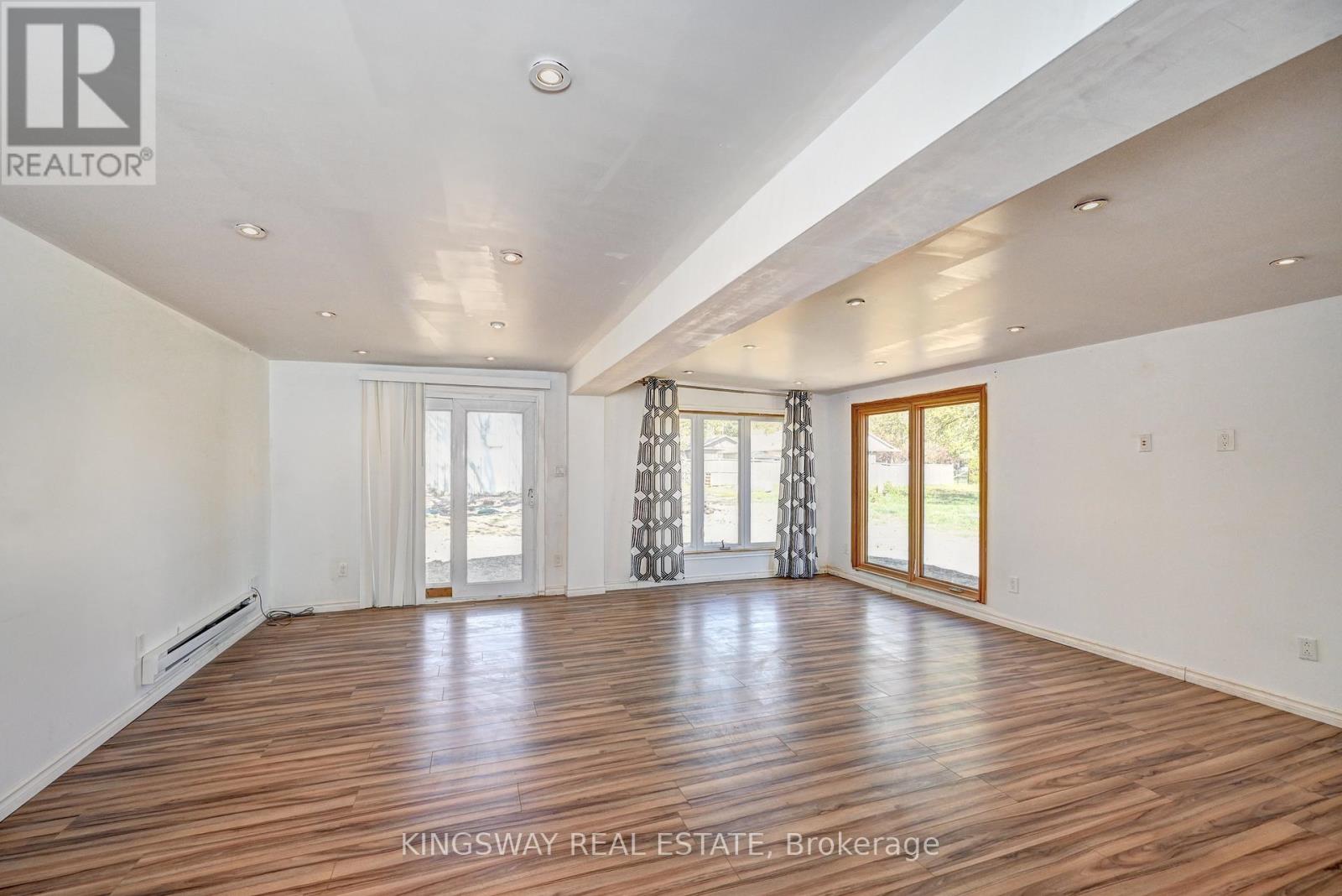 2340 FOUNTAIN STREET N - 21