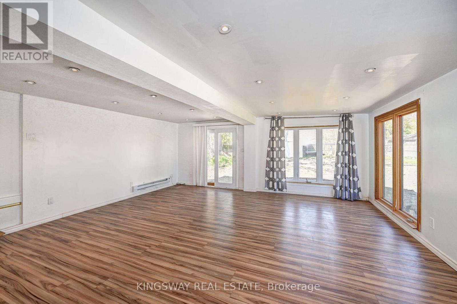 2340 FOUNTAIN STREET N - 22