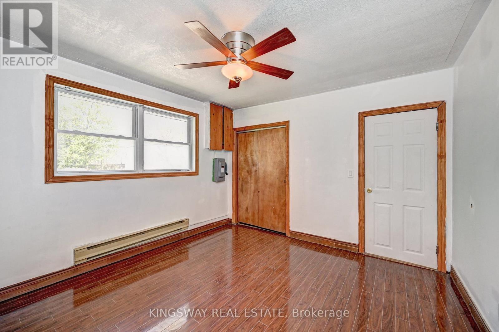 2340 FOUNTAIN STREET N - 35