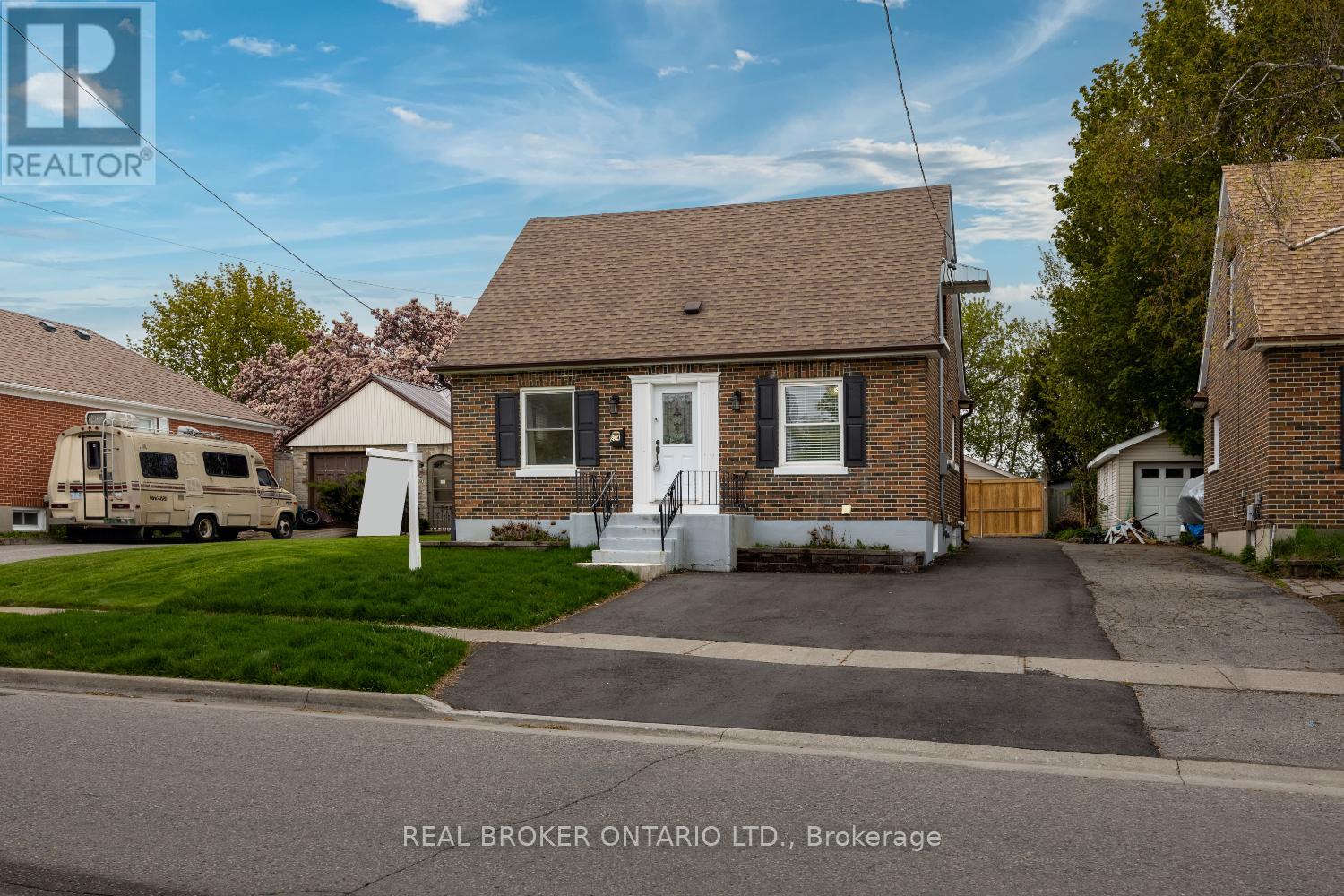 234 OSHAWA BOULEVARD N - 1
