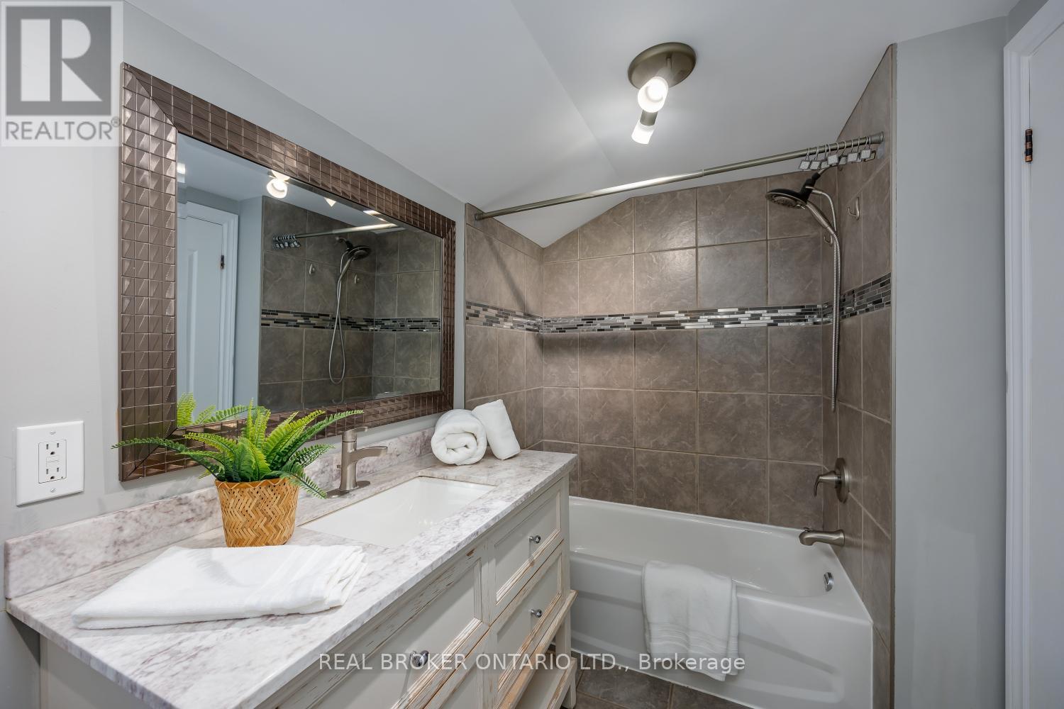 234 OSHAWA BOULEVARD N - 20
