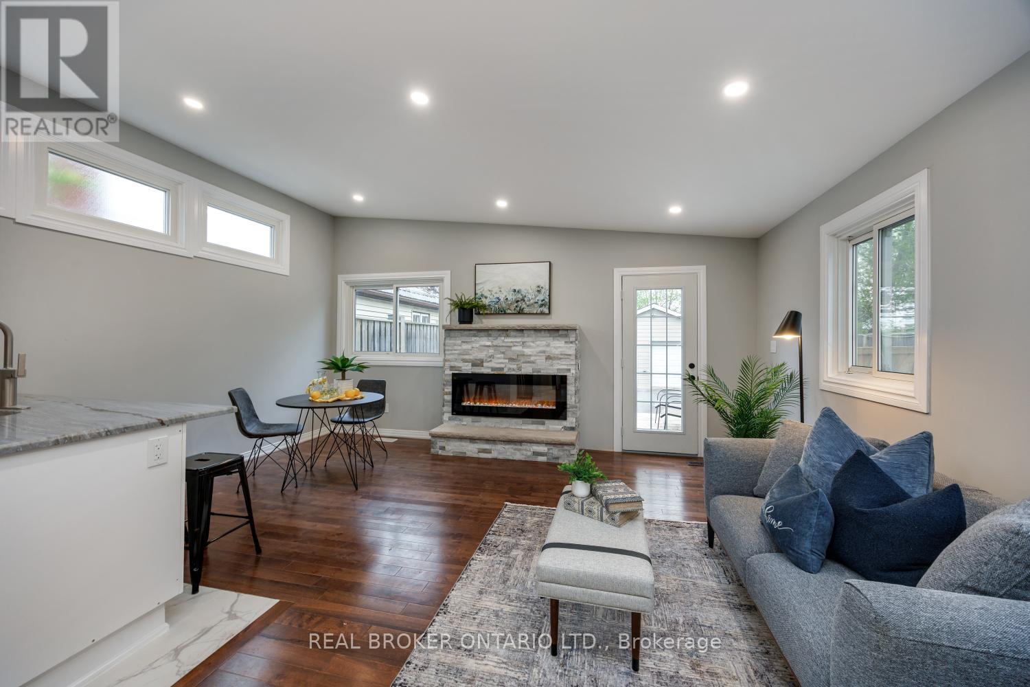 234 OSHAWA BOULEVARD N - 25