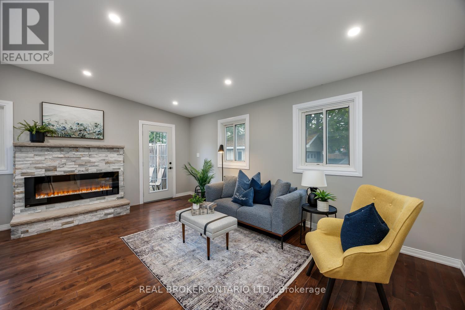 234 OSHAWA BOULEVARD N - 26