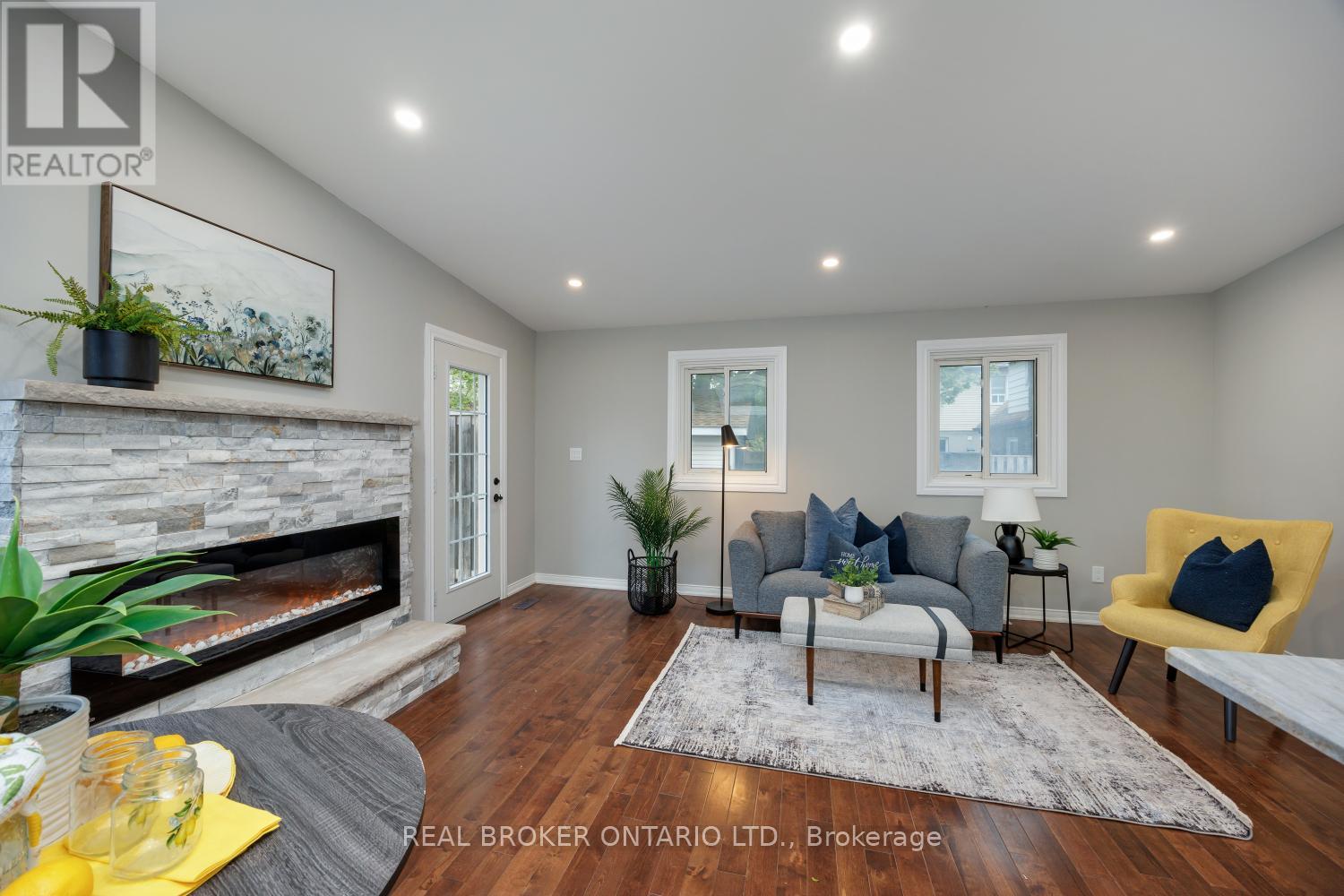 234 OSHAWA BOULEVARD N - 27