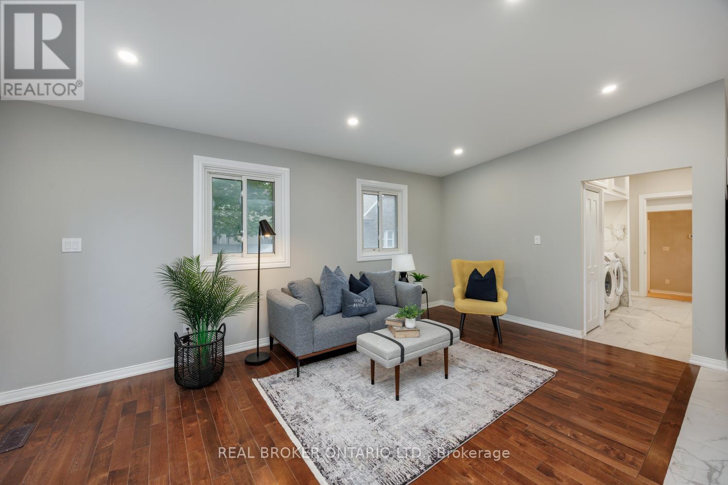 234 OSHAWA BOULEVARD N - 28