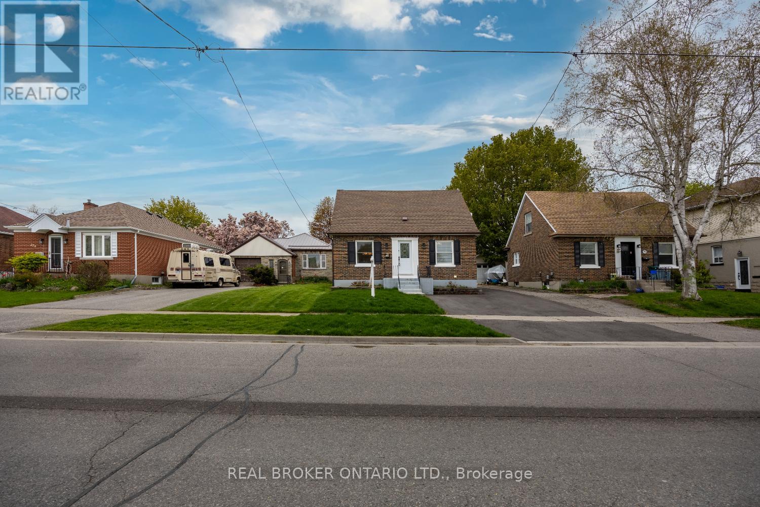 234 OSHAWA BOULEVARD N - 3