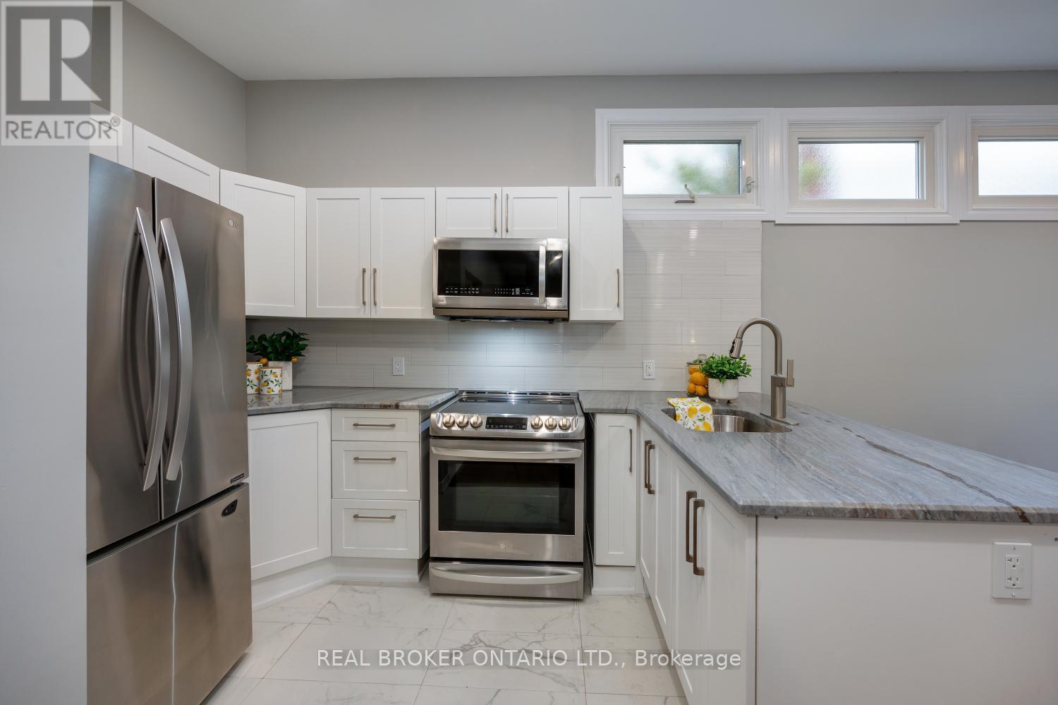 234 OSHAWA BOULEVARD N - 33