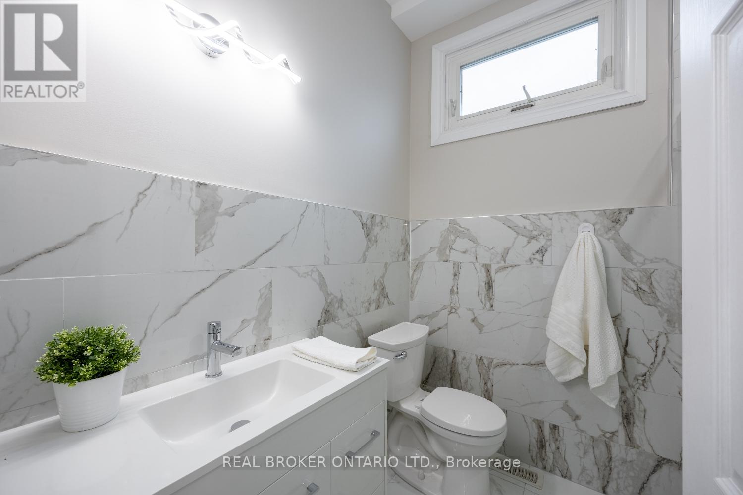 234 OSHAWA BOULEVARD N - 35