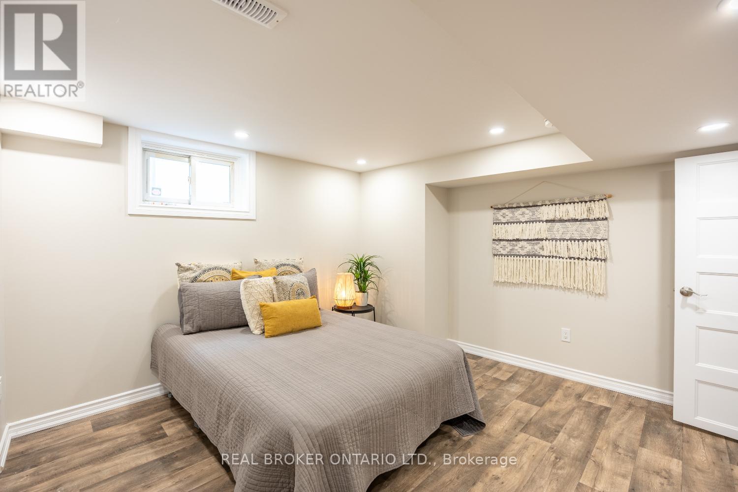 234 OSHAWA BOULEVARD N - 38
