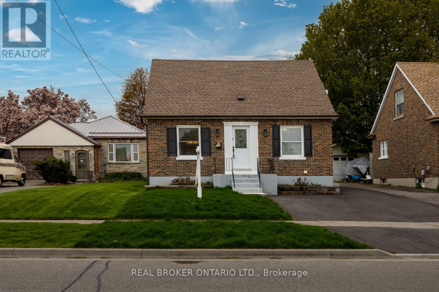 234 OSHAWA BOULEVARD N - 4
