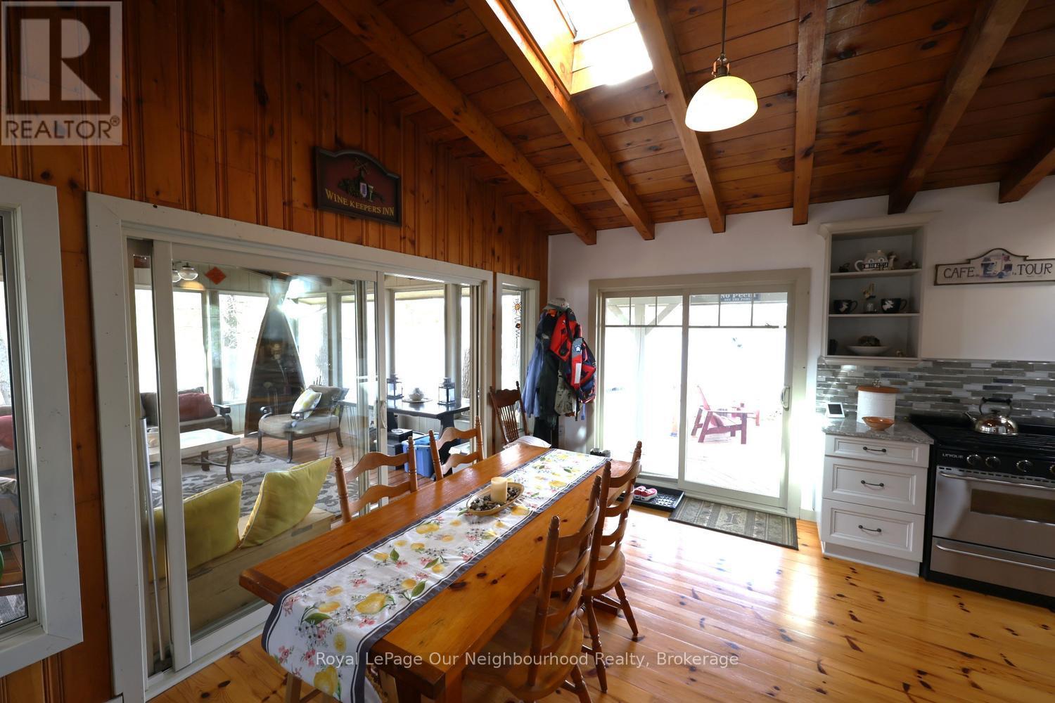 823 TANGAMONG ROAD E - 43