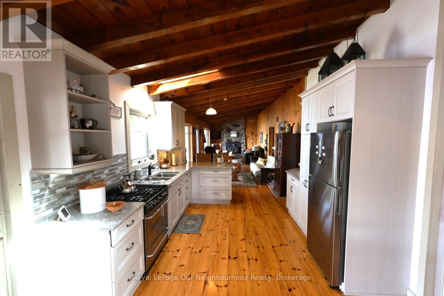 823 TANGAMONG ROAD E - 46