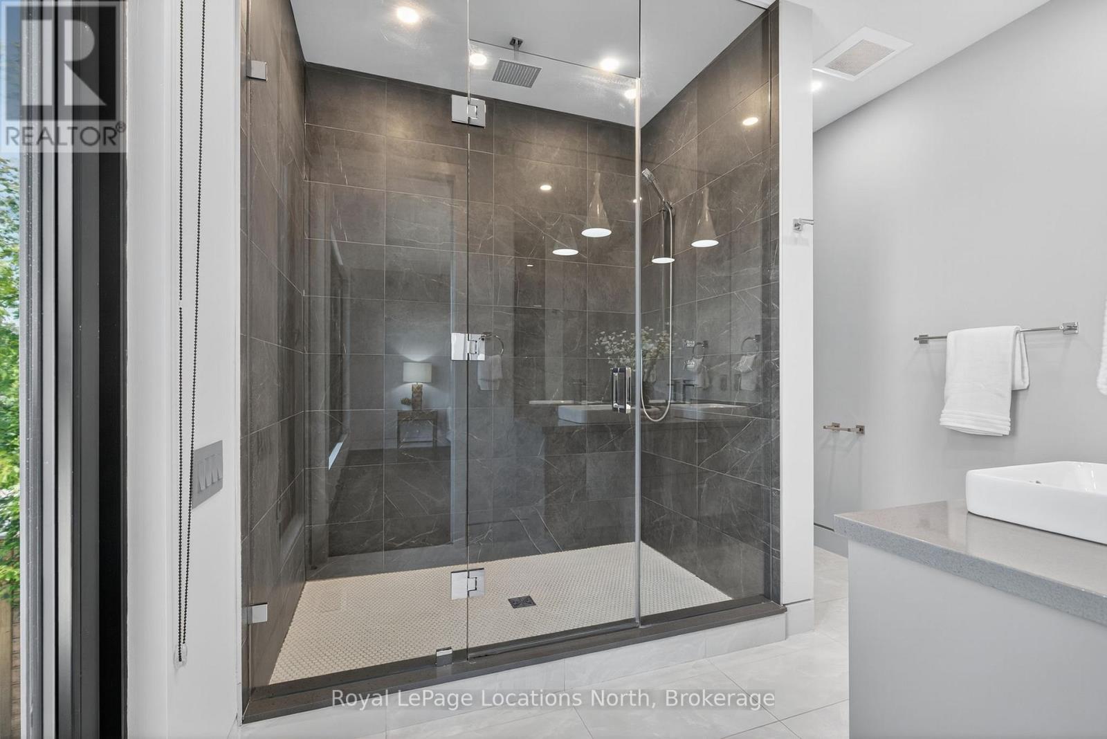 116 COURCHEVEL CRESCENT - 24