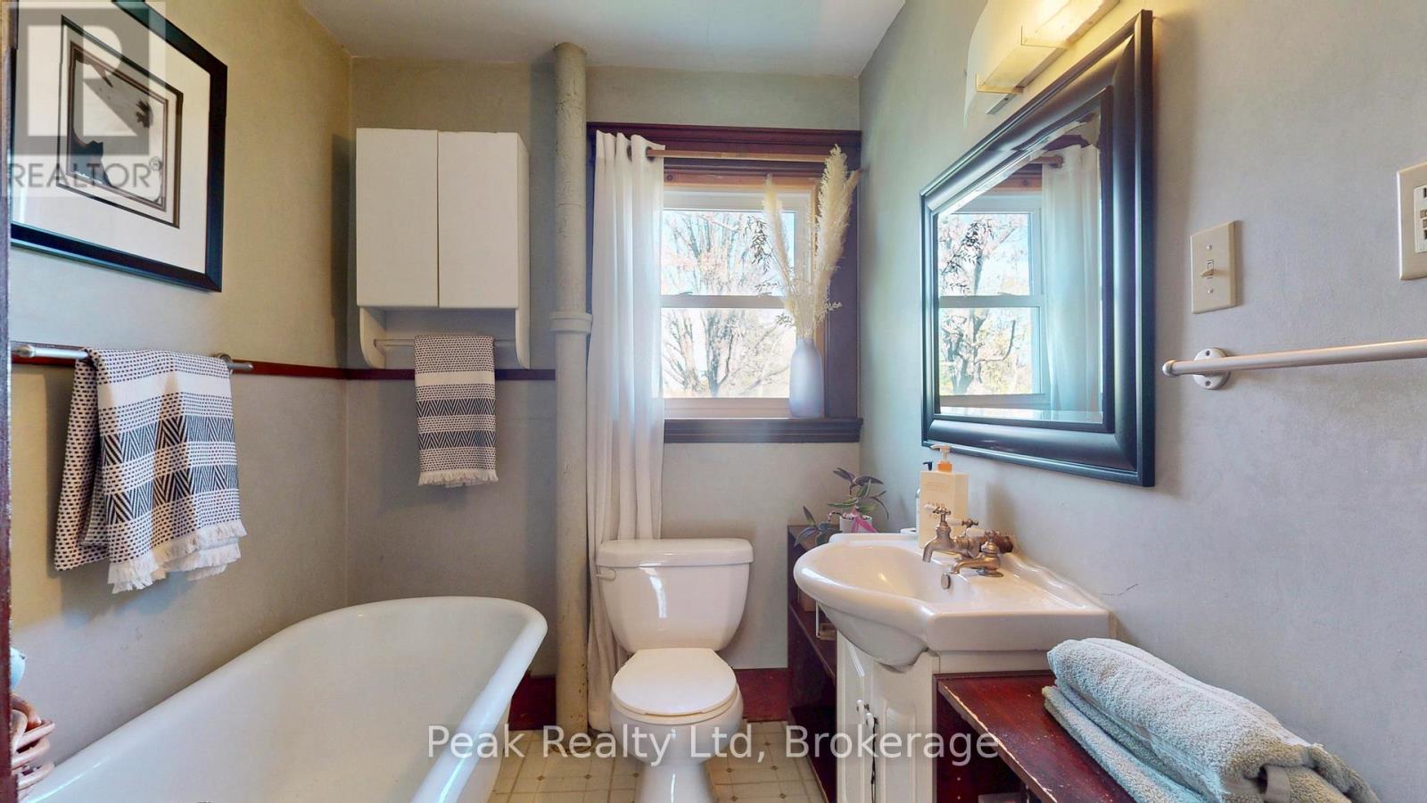 236 HURON ROAD - 17