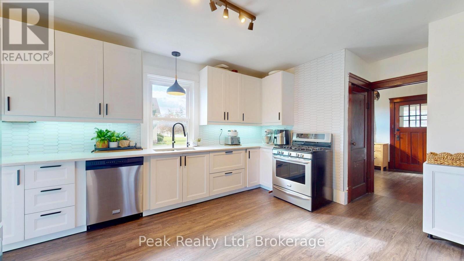 236 HURON ROAD - 4