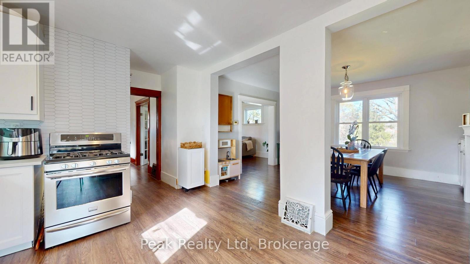 236 HURON ROAD - 6