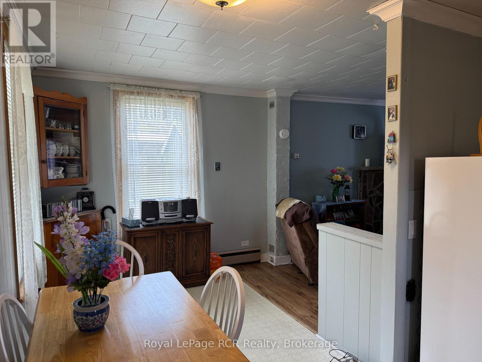 381 14TH STREET W - 4