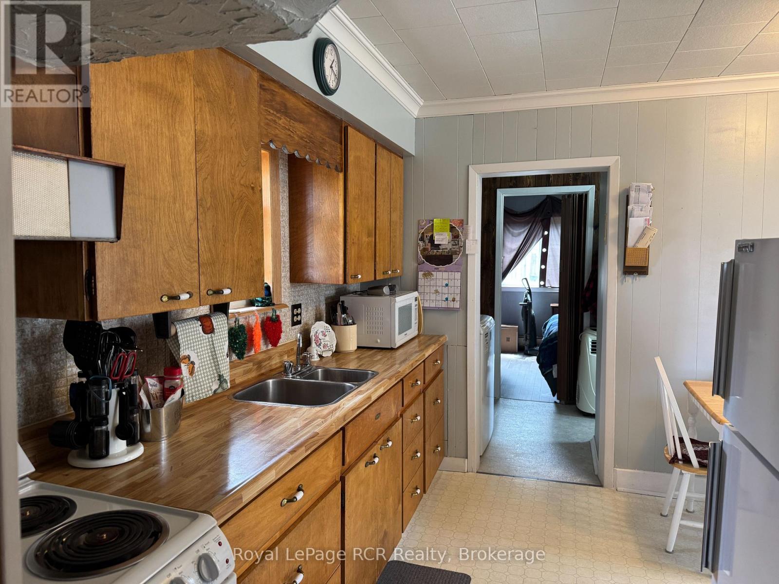 381 14TH STREET W - 5