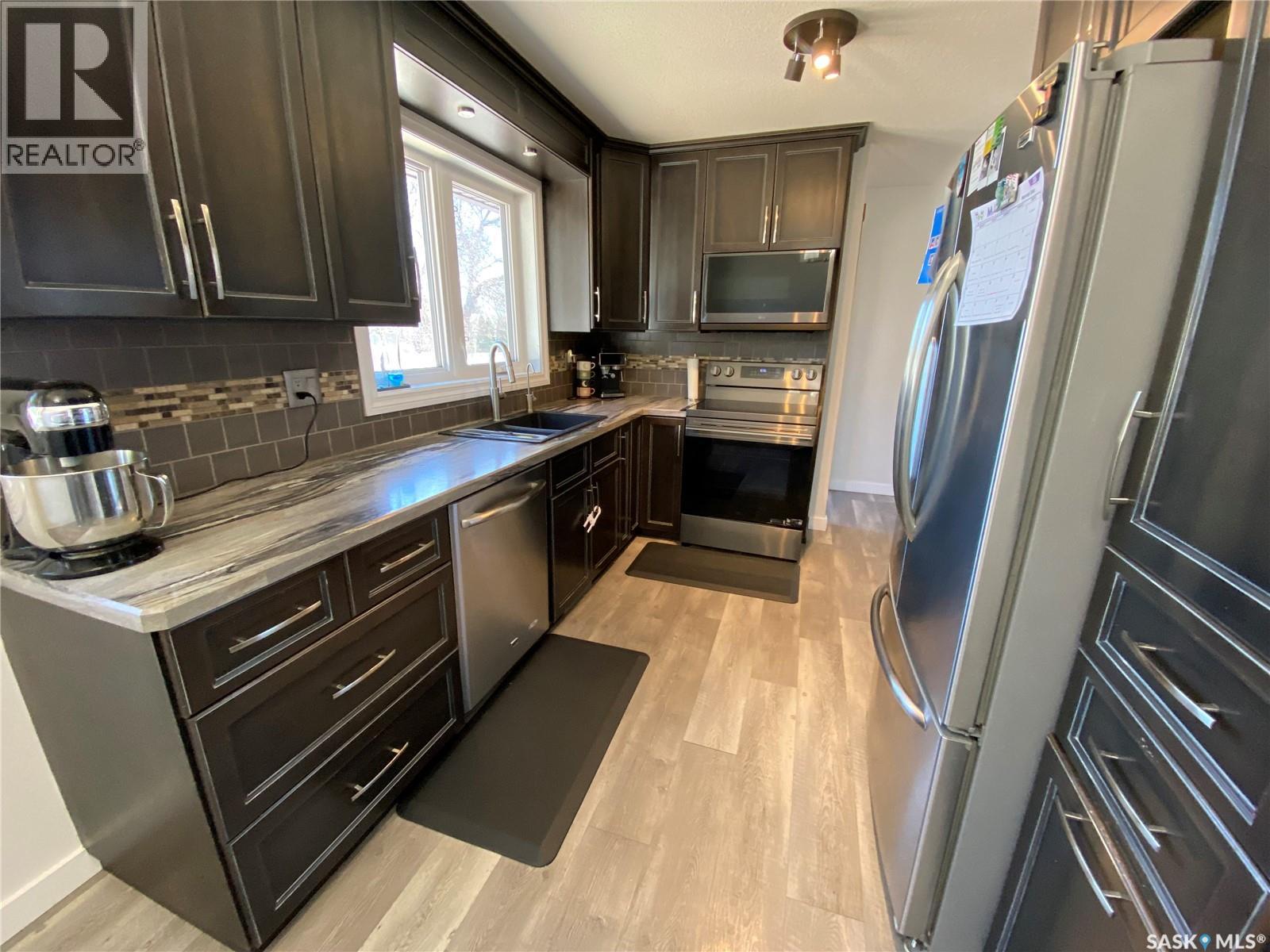 23 Crestwood CRESCENT - 4